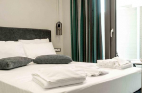 Makis Suite in the city
